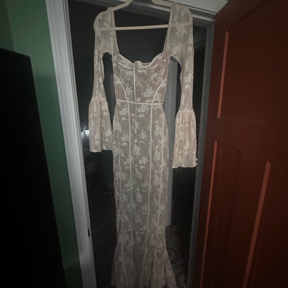House of CB Ivory Lace Long-Sleeve Mermaid Gown - Picture 3 of 4